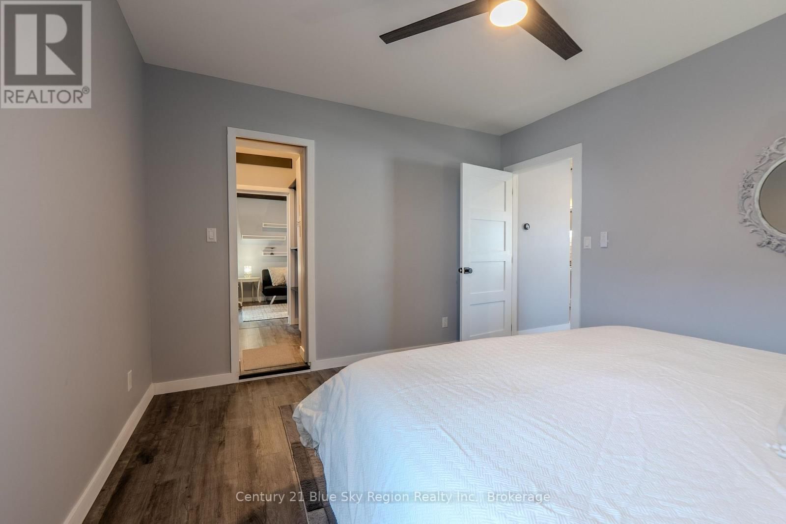 647 DOUGLAS STREET Image 16