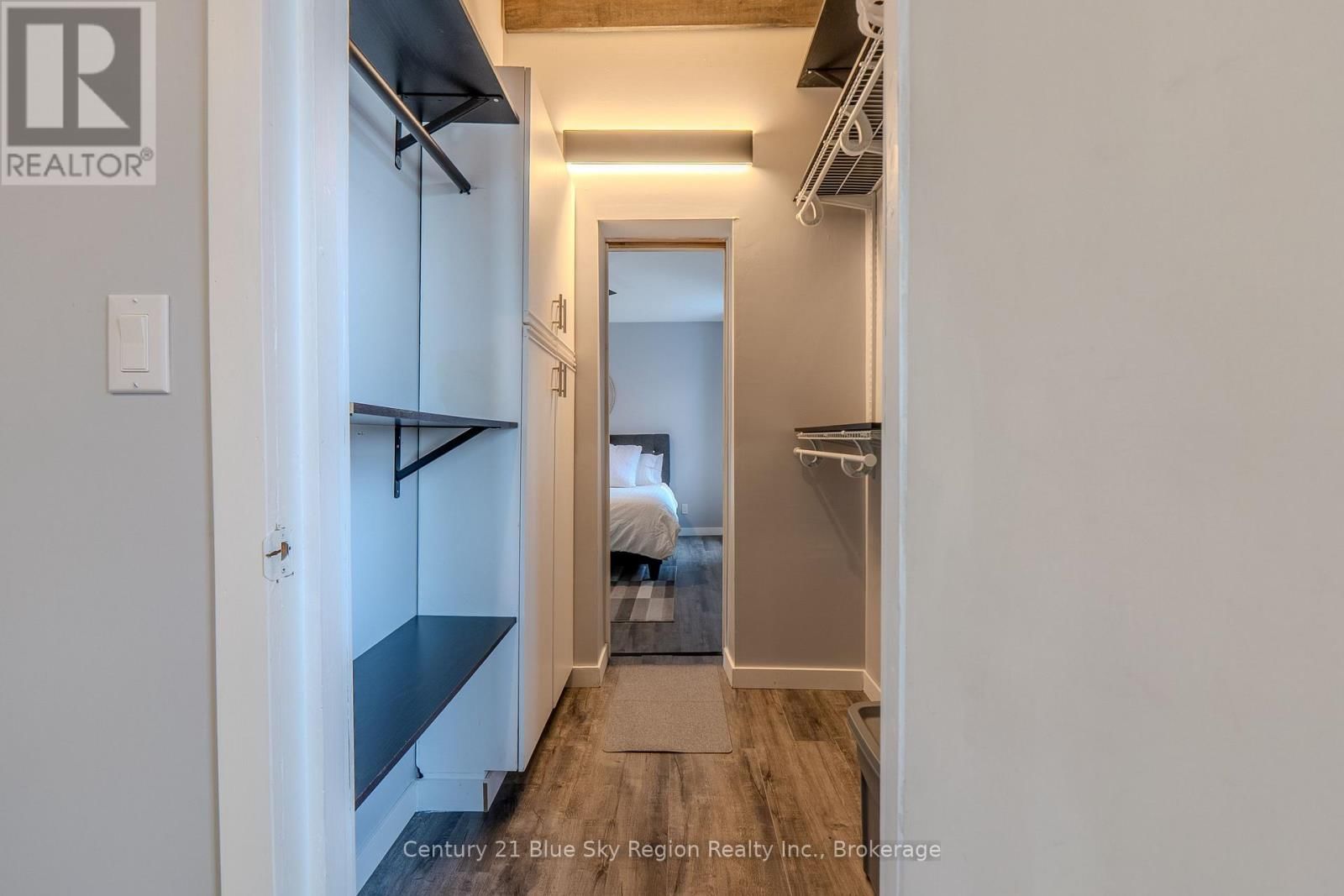 647 DOUGLAS STREET Image 17