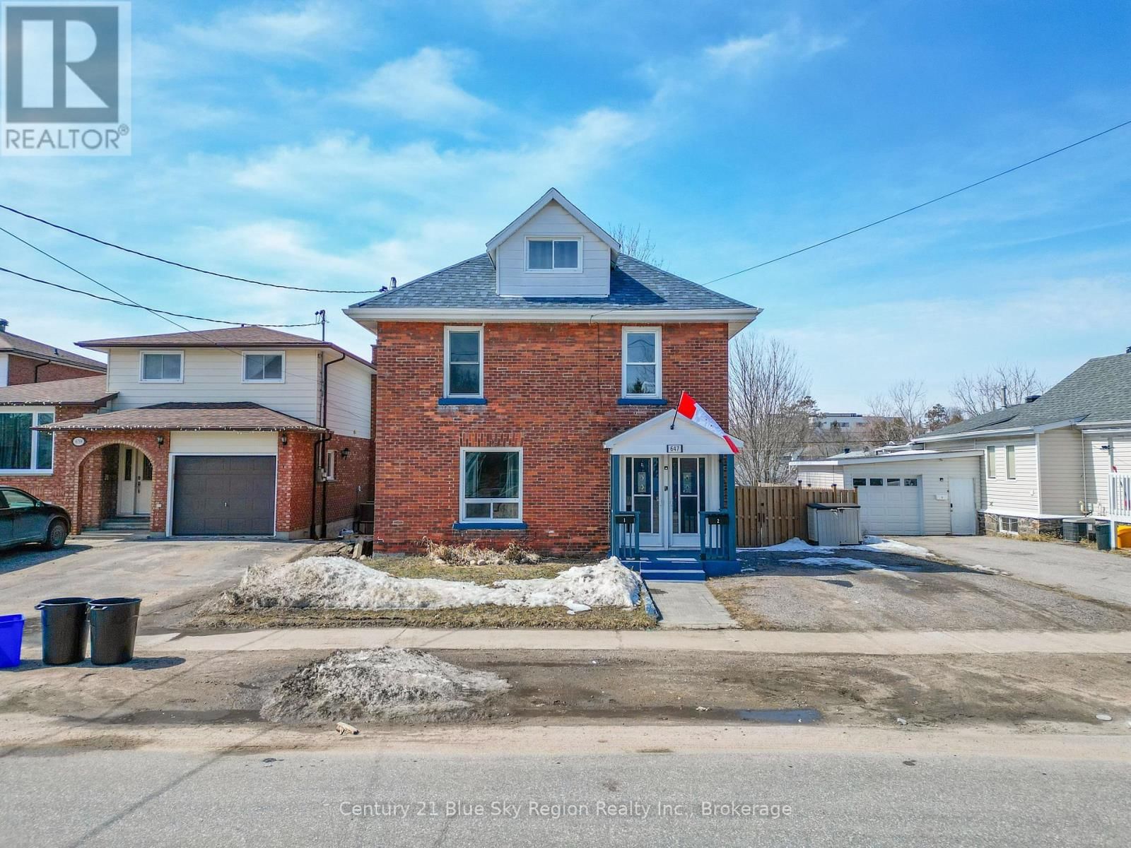 647 DOUGLAS STREET Image 2