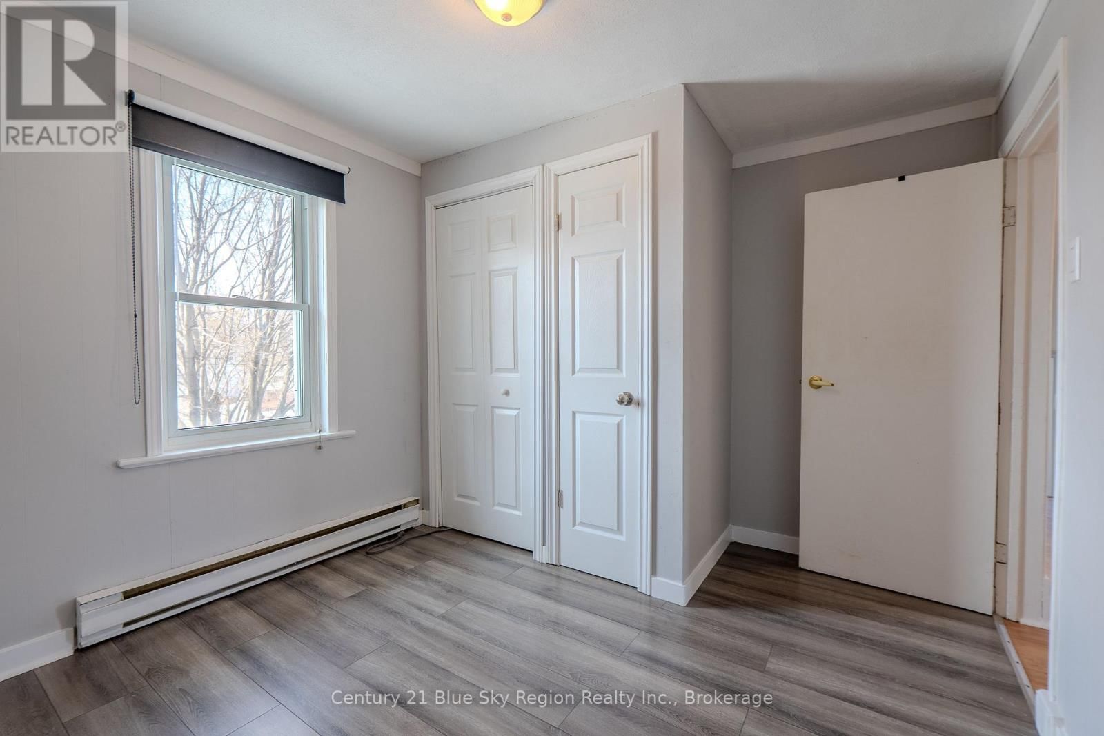 647 DOUGLAS STREET Image 28