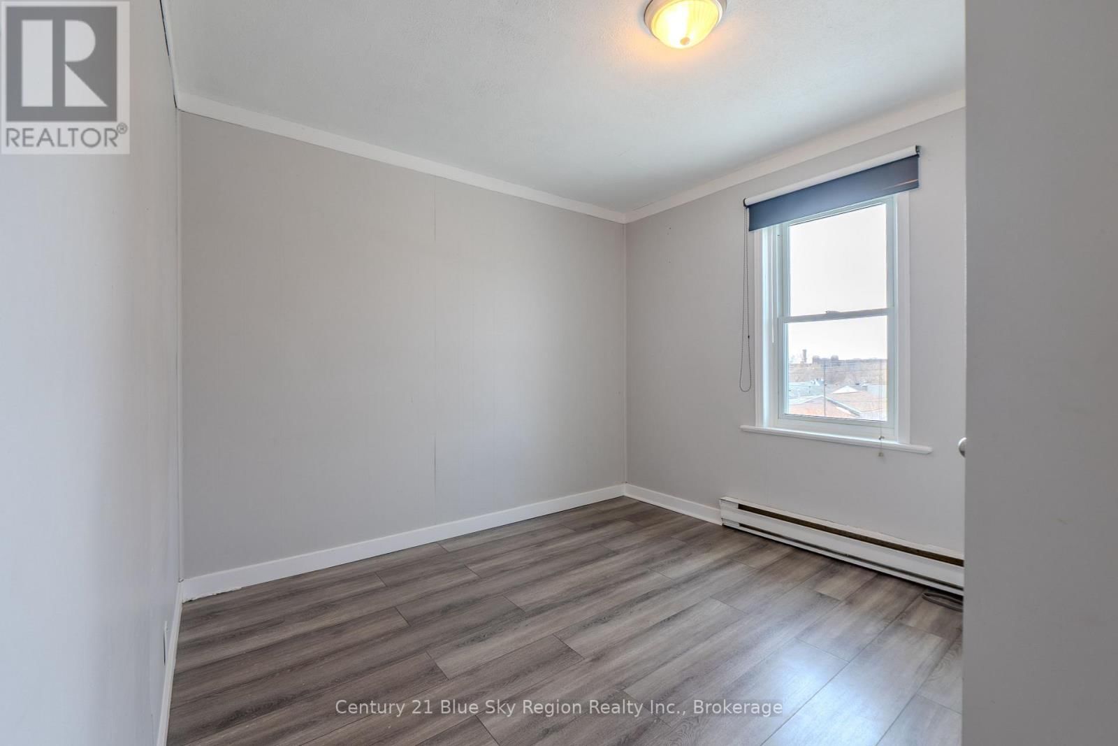 647 DOUGLAS STREET Image 29