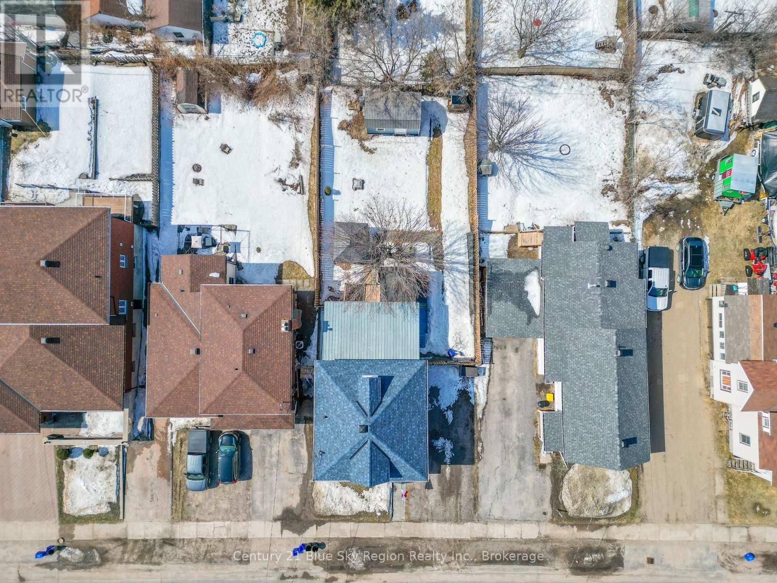 647 DOUGLAS STREET Image 3