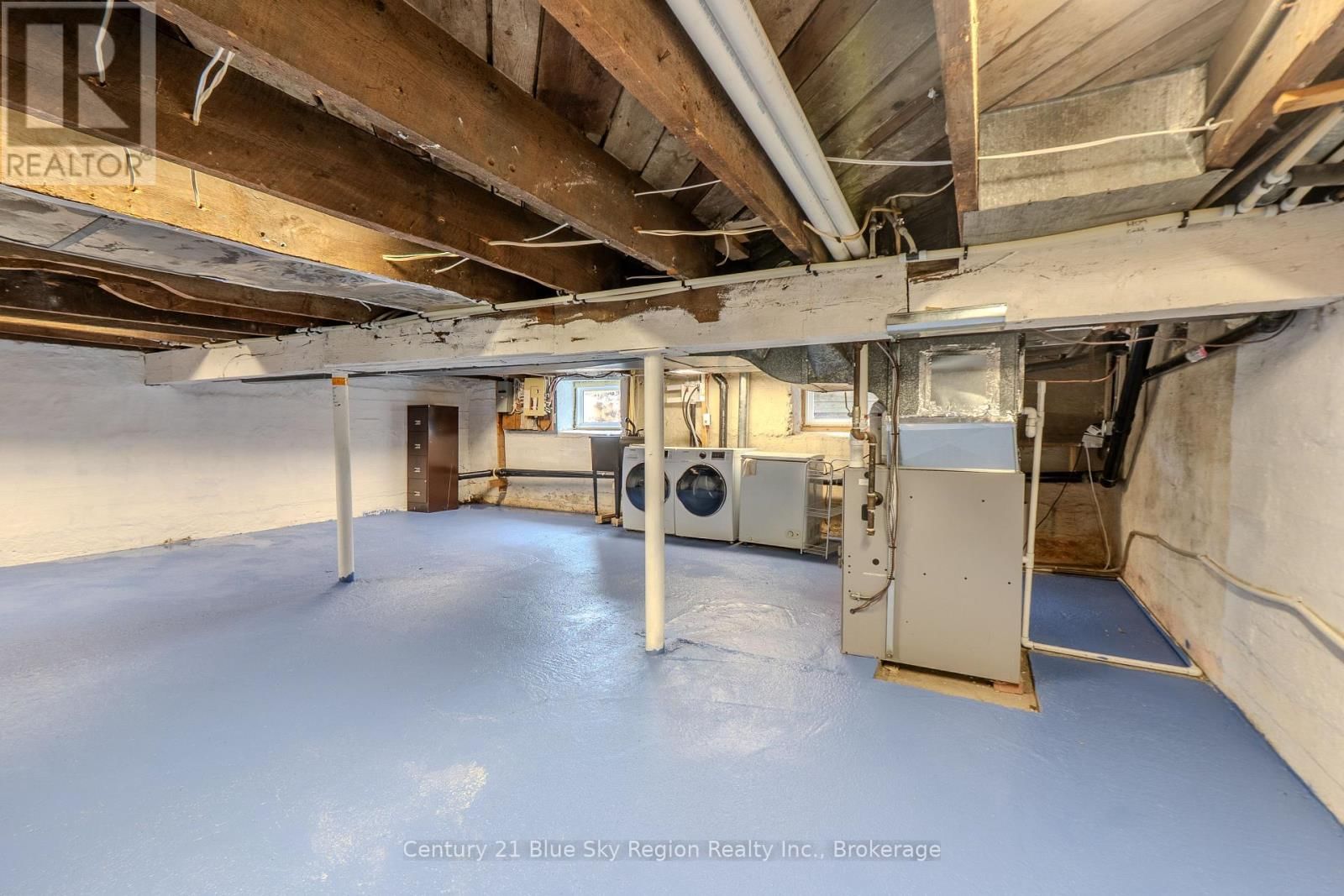 647 DOUGLAS STREET Image 36