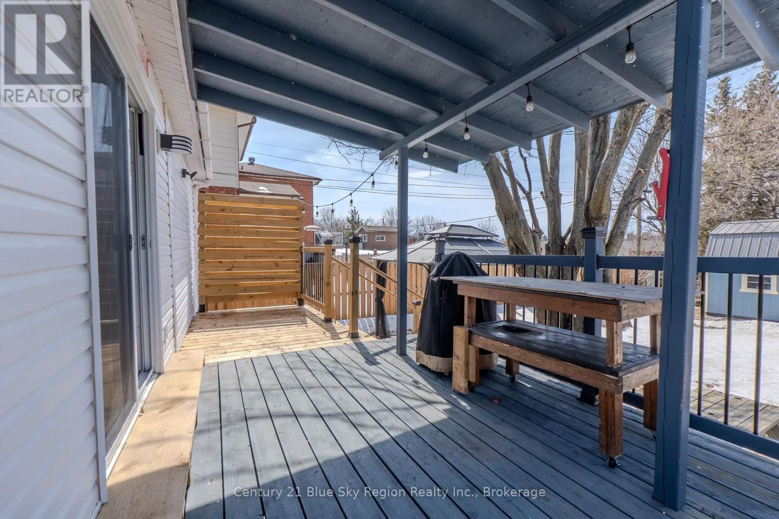 647 DOUGLAS STREET Image 38