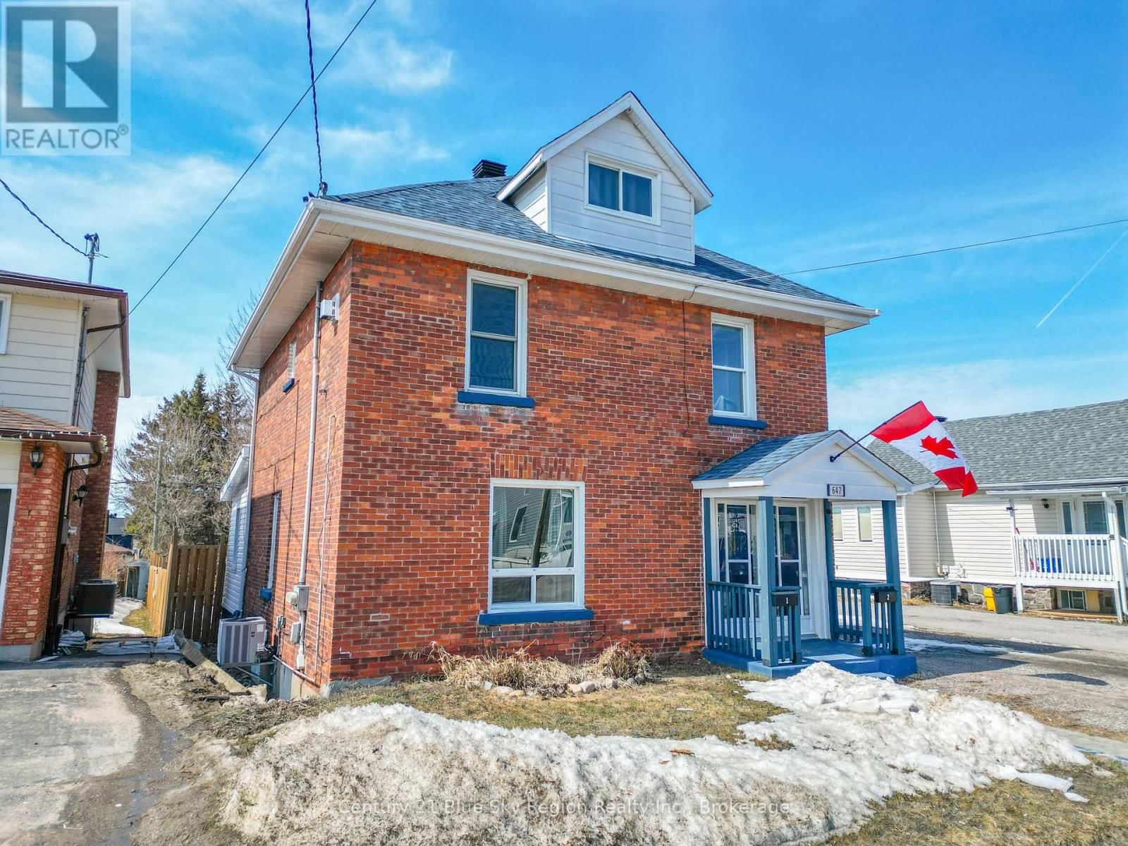 647 DOUGLAS STREET Image 42