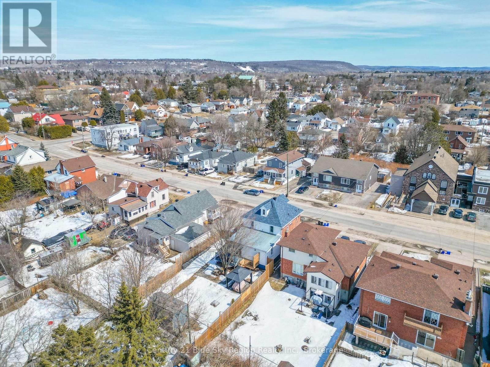 647 DOUGLAS STREET Image 44