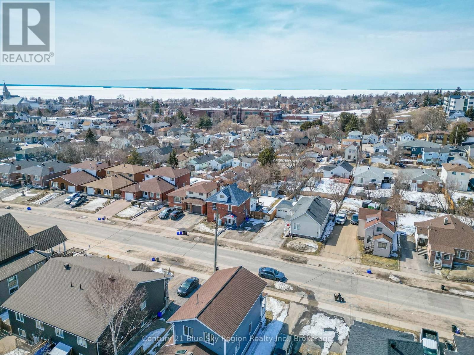 647 DOUGLAS STREET Image 45