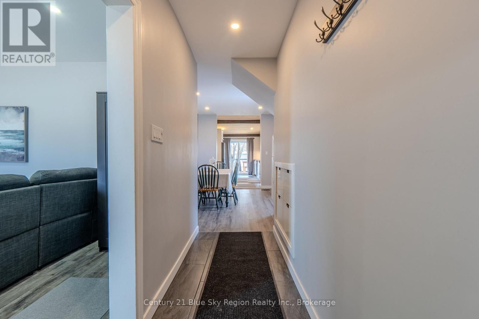 647 DOUGLAS STREET Image 6