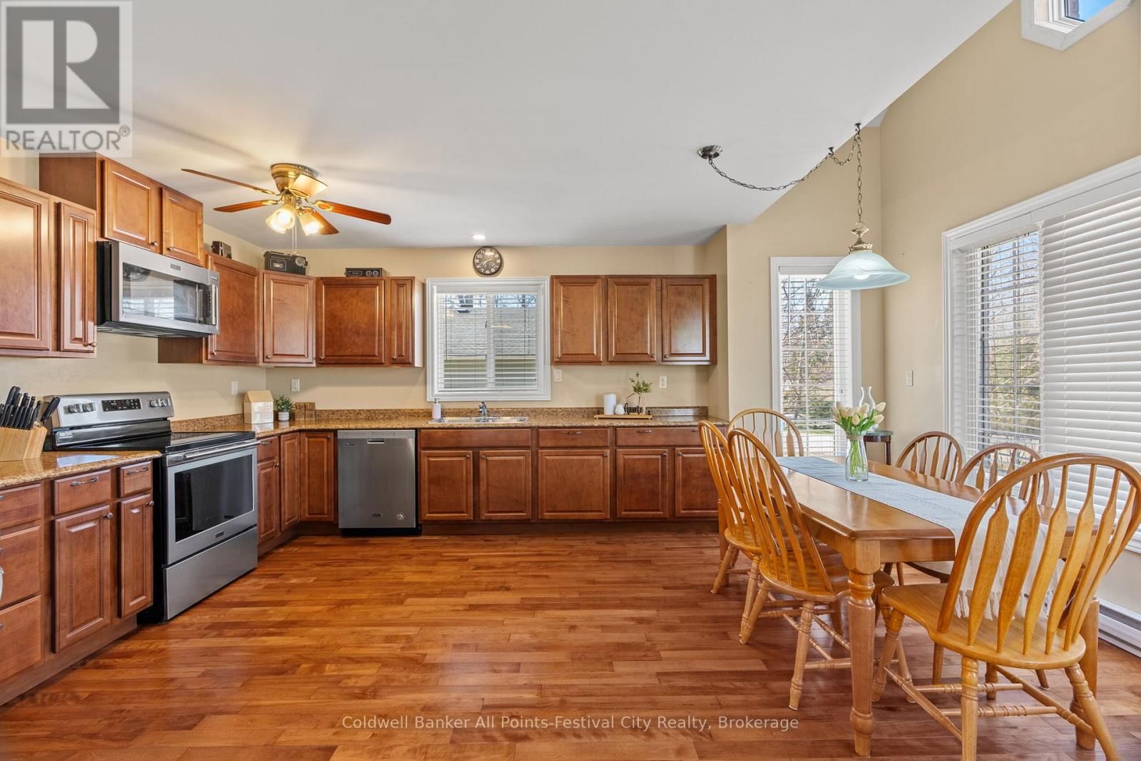 207 BIRCH CRESCENT Image 12