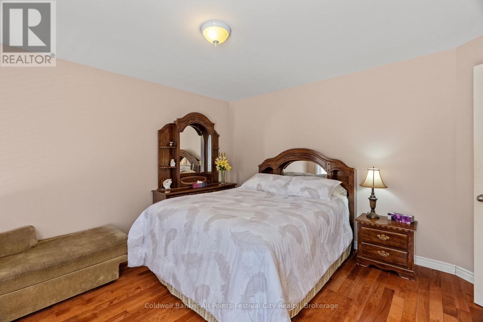 207 BIRCH CRESCENT Image 17