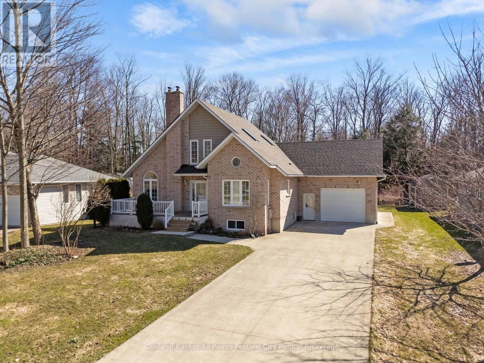 207 BIRCH CRESCENT Image 2