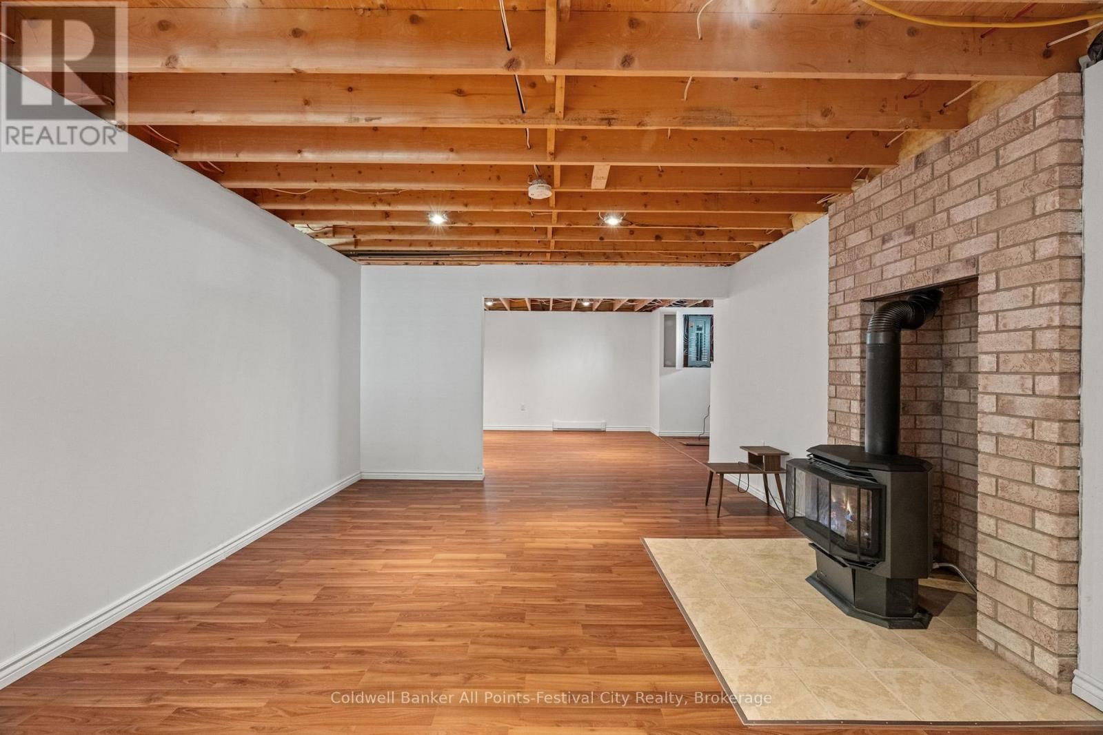 207 BIRCH CRESCENT Image 31