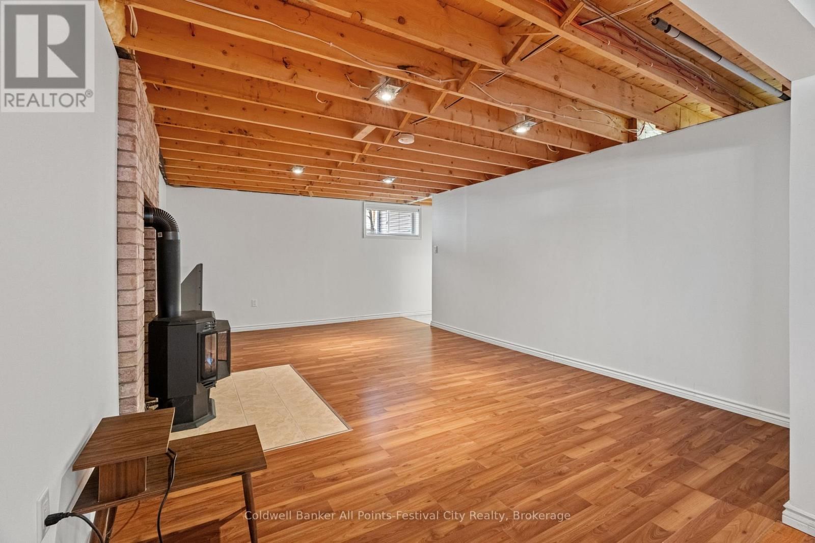 207 BIRCH CRESCENT Image 32