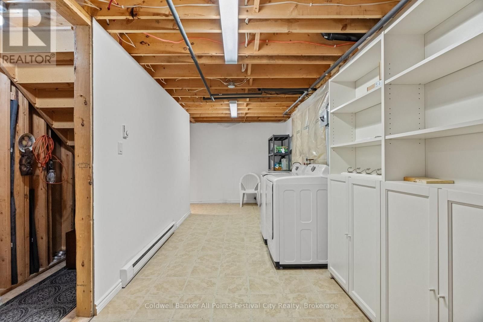 207 BIRCH CRESCENT Image 35