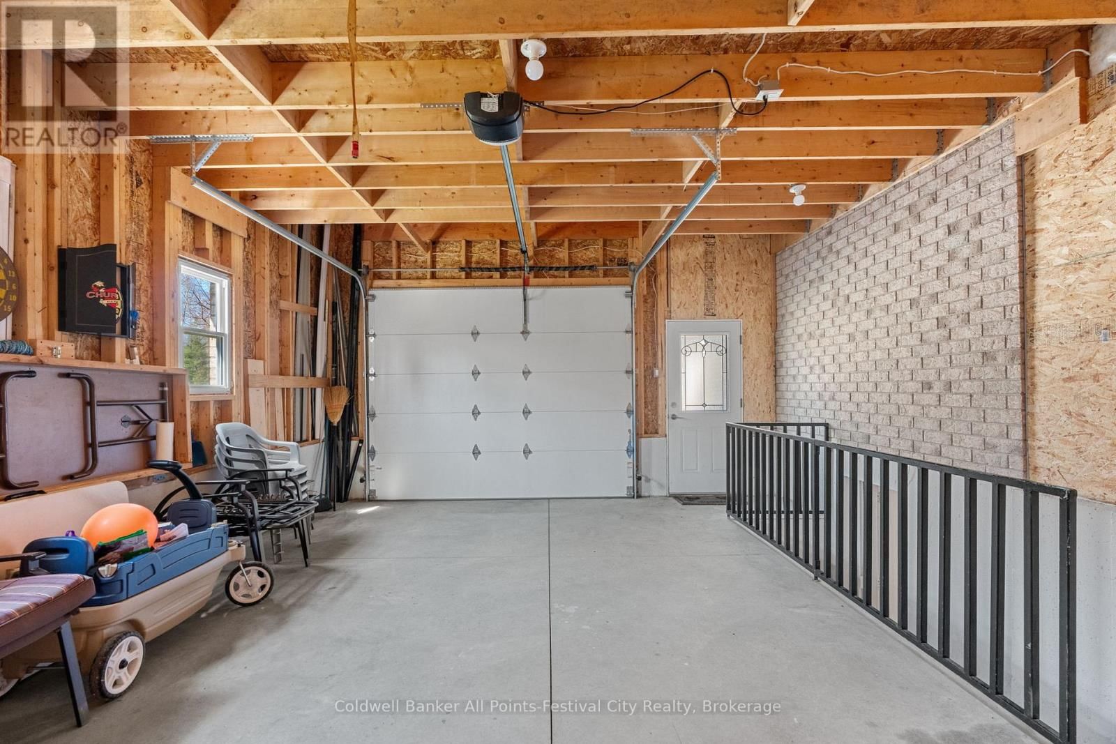 207 BIRCH CRESCENT Image 38