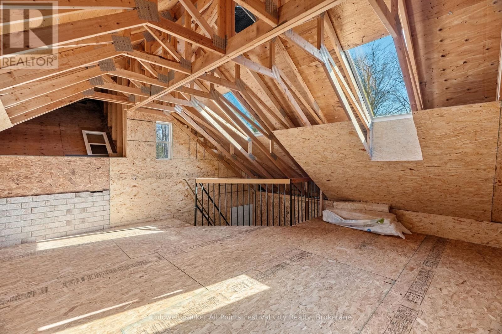 207 BIRCH CRESCENT Image 39