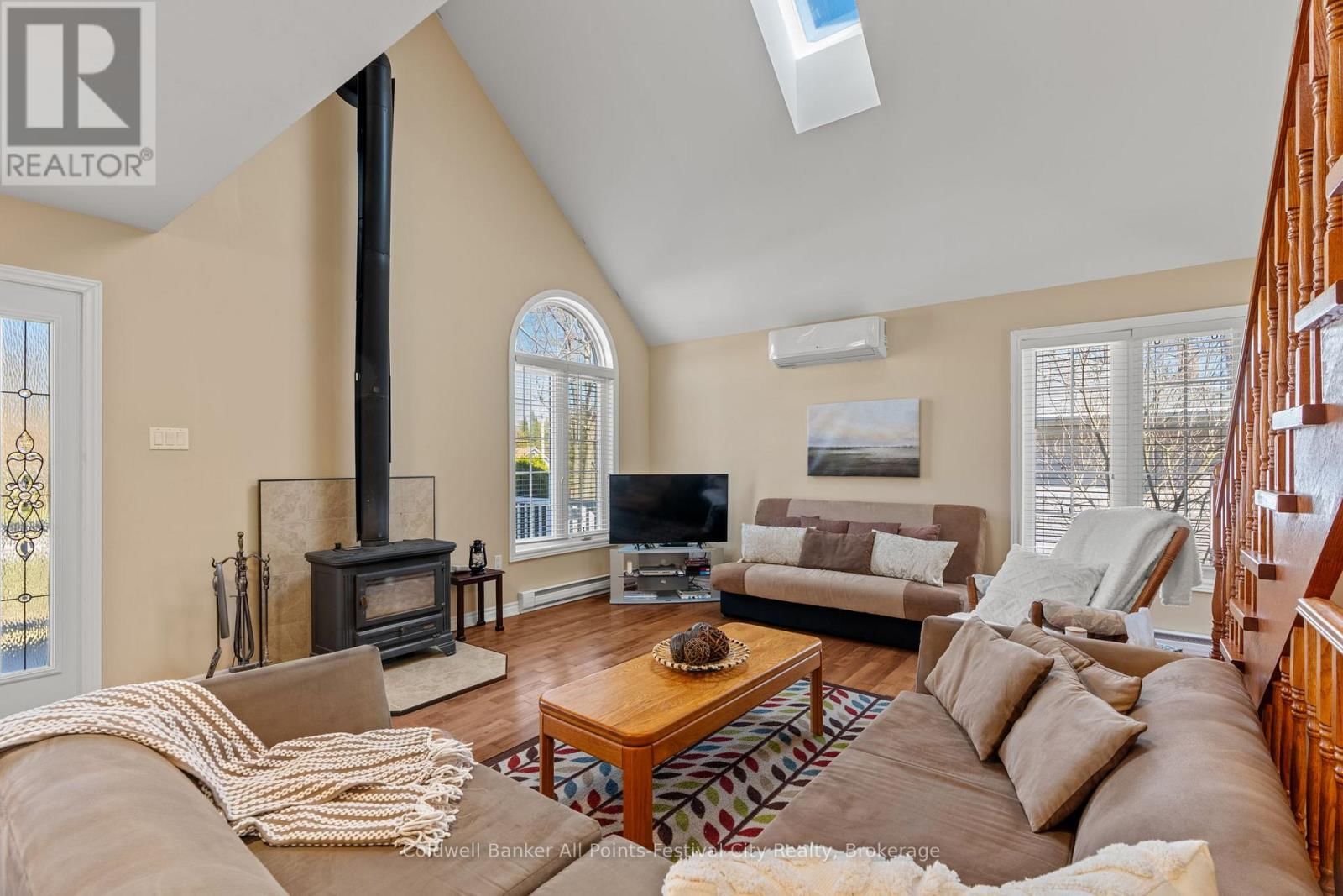 207 BIRCH CRESCENT Image 6