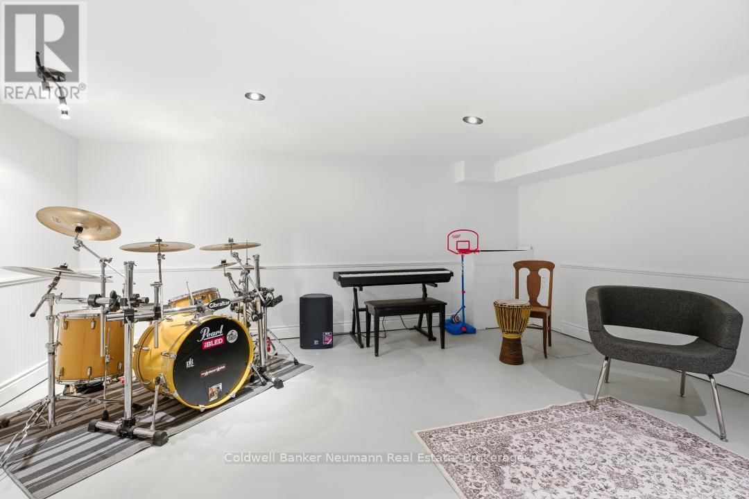 28 CHARTWELL CRESCENT Image 10