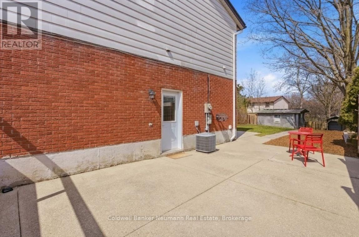 28 CHARTWELL CRESCENT Image 2