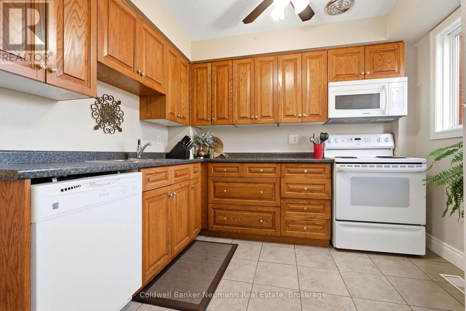 28 CHARTWELL CRESCENT Image 8