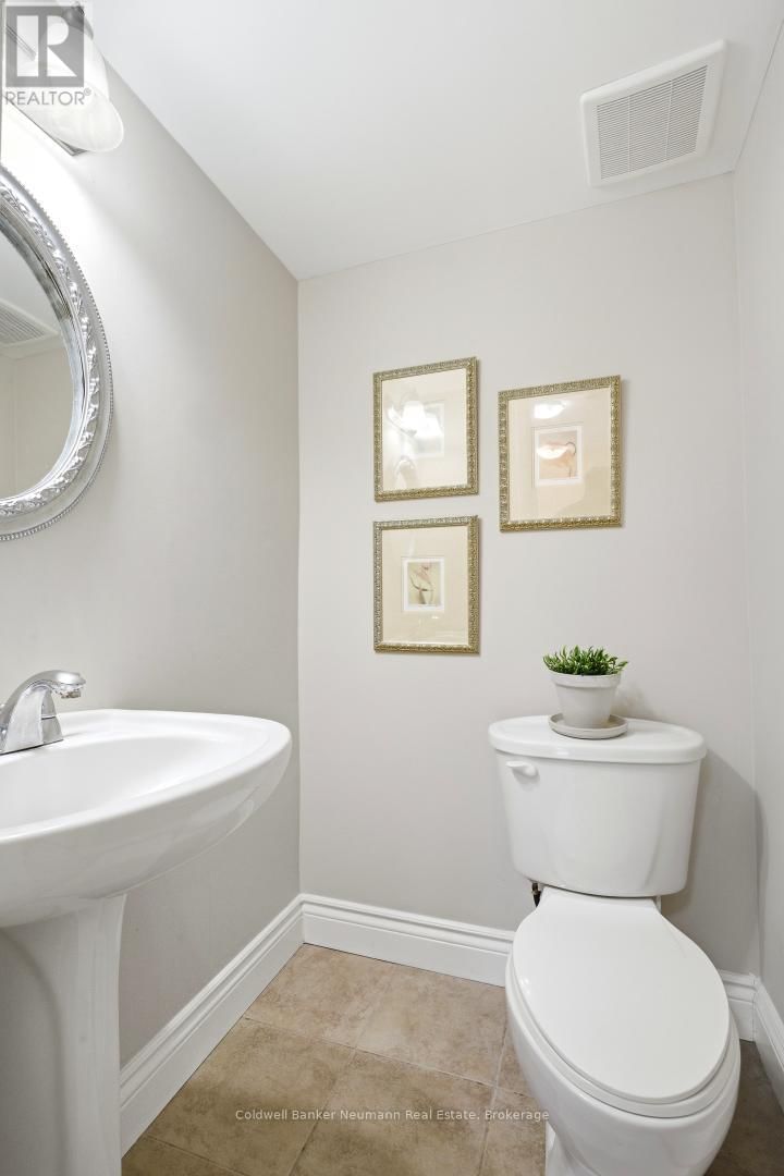 28 CHARTWELL CRESCENT Image 9