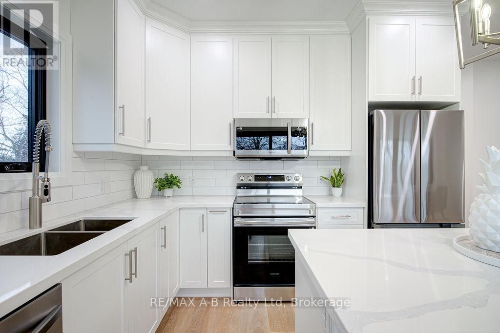 312 FORMAN AVENUE Image 5