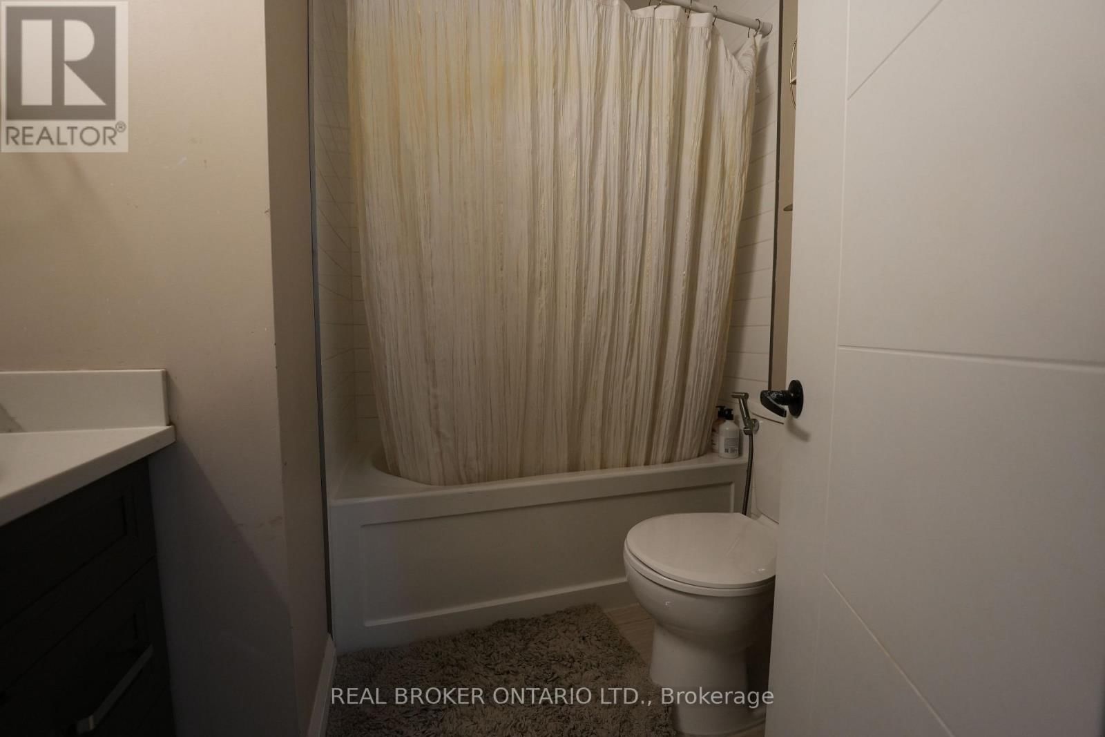 8 RALGREEN CRESCENT Image 14