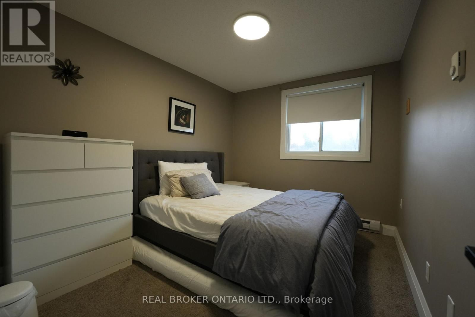 8 RALGREEN CRESCENT Image 17