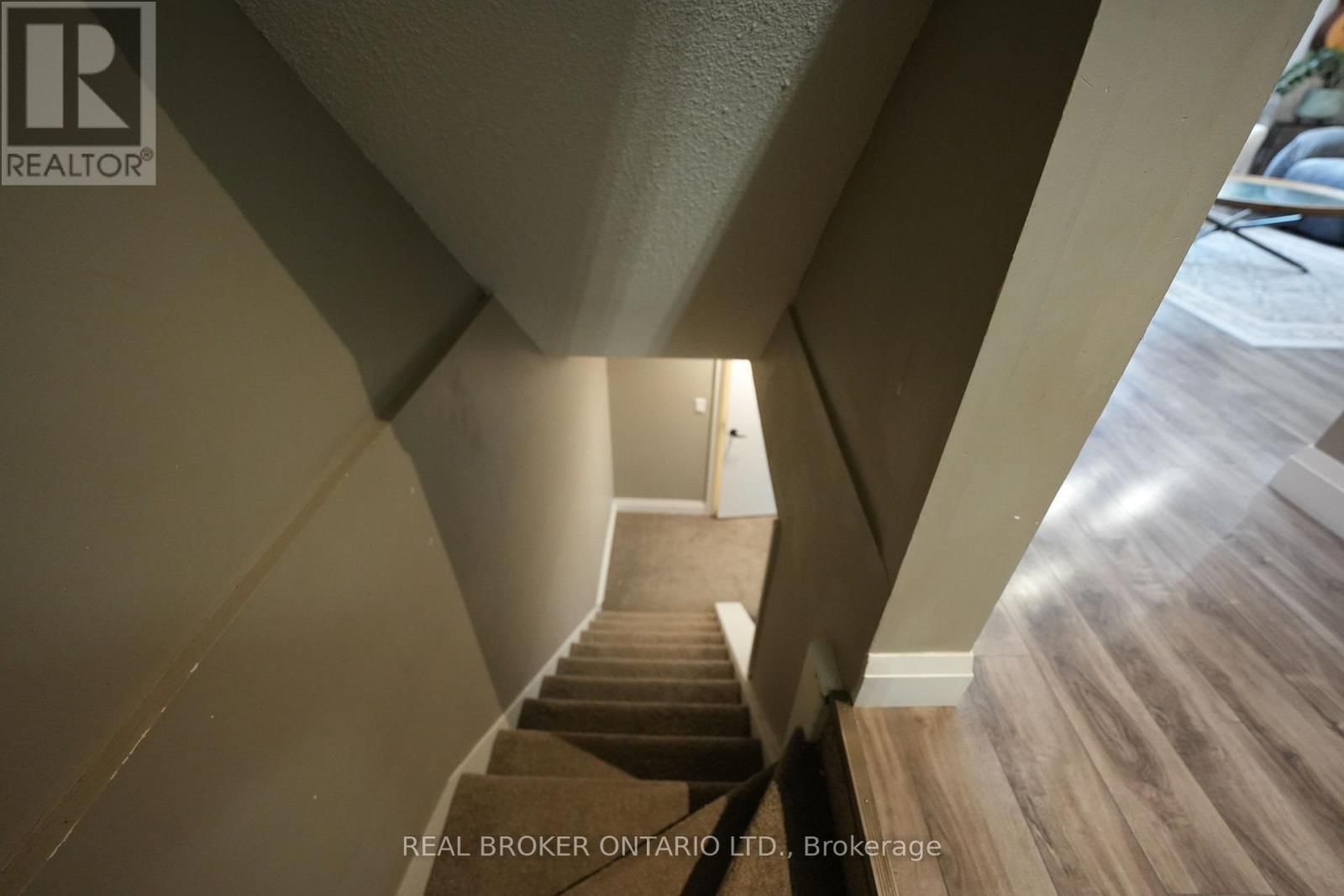 8 RALGREEN CRESCENT Image 19