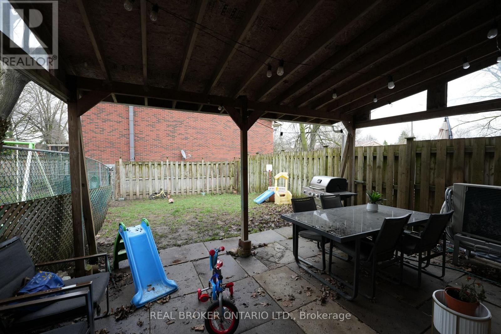 8 RALGREEN CRESCENT Image 24