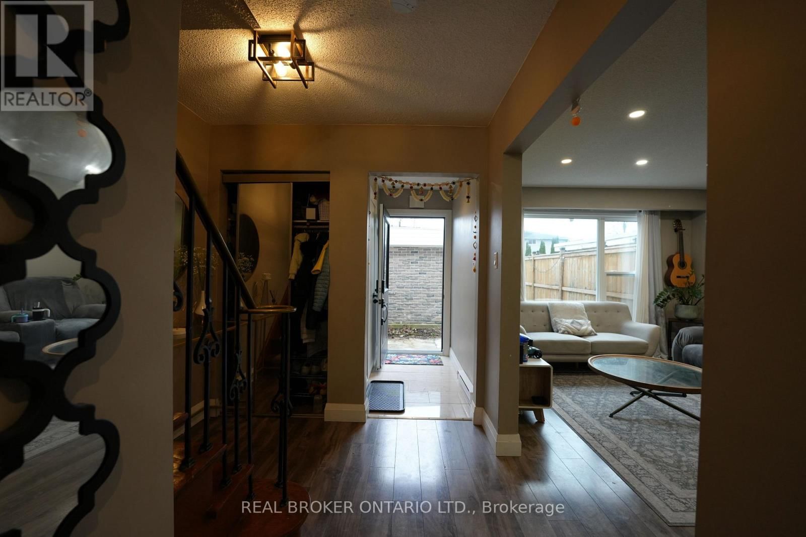 8 RALGREEN CRESCENT Image 3