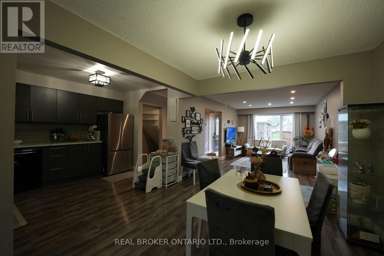 8 RALGREEN CRESCENT Image 6