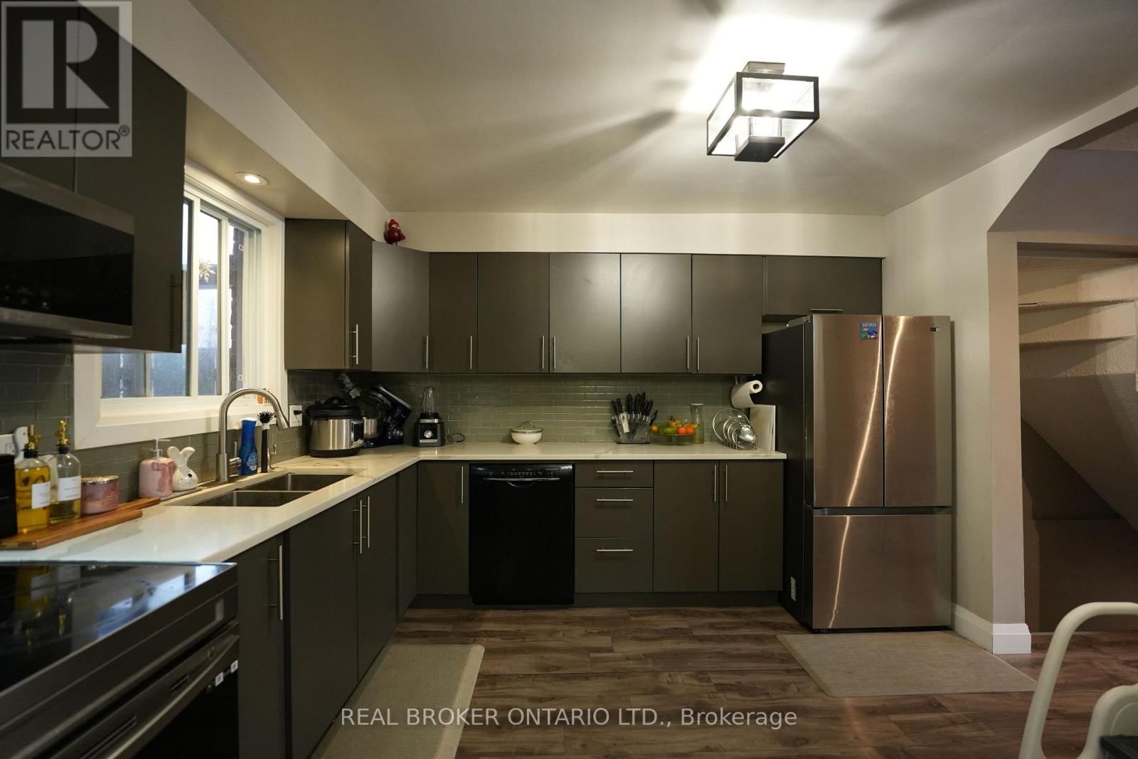 8 RALGREEN CRESCENT Image 7