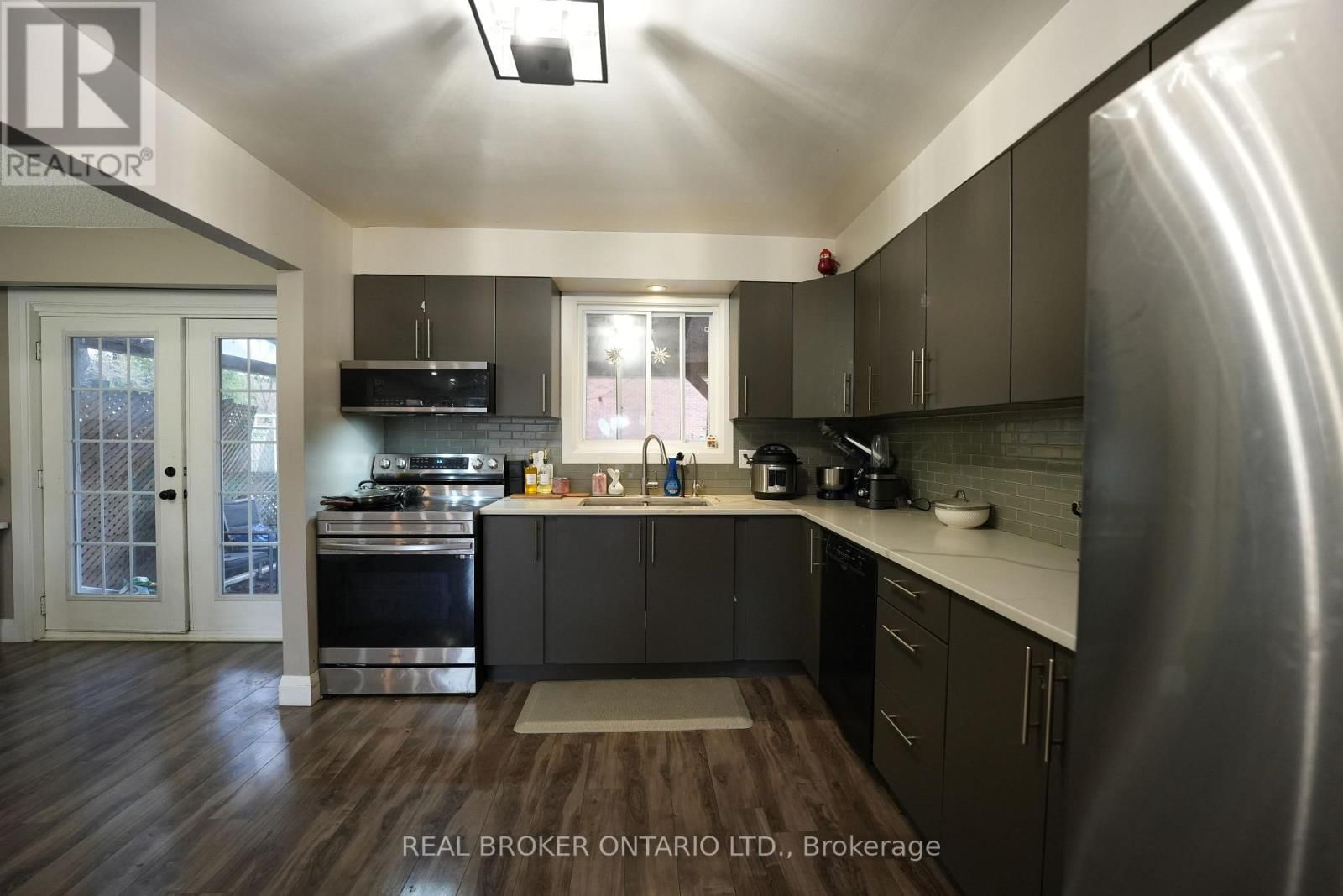 8 RALGREEN CRESCENT Image 8