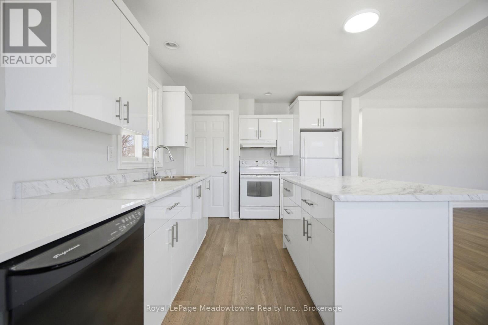 680 RAGLAN STREET Image 11