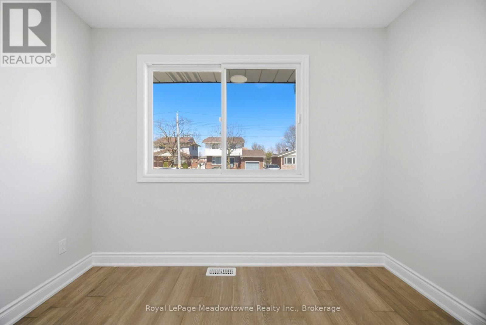 680 RAGLAN STREET Image 15