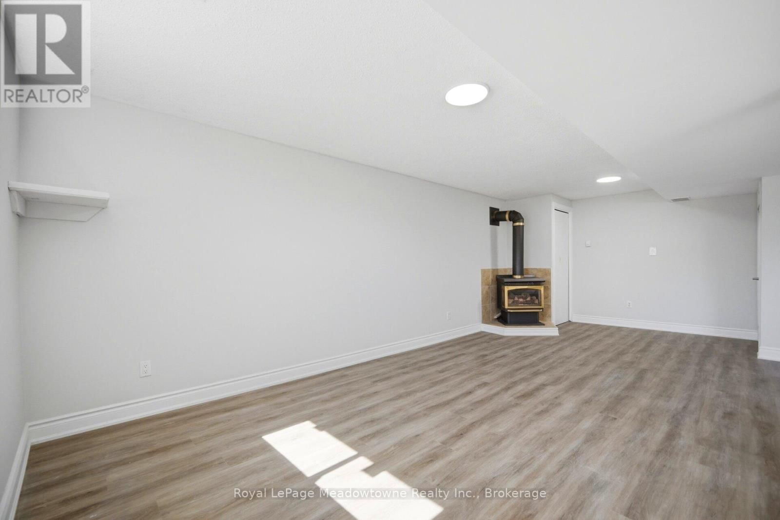 680 RAGLAN STREET Image 28