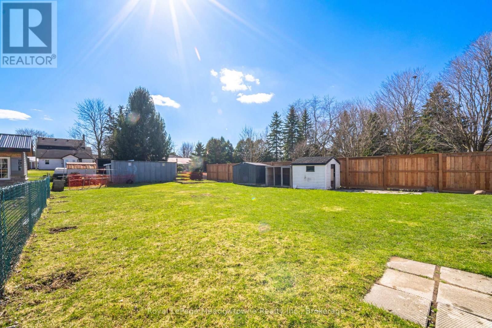 680 RAGLAN STREET Image 35