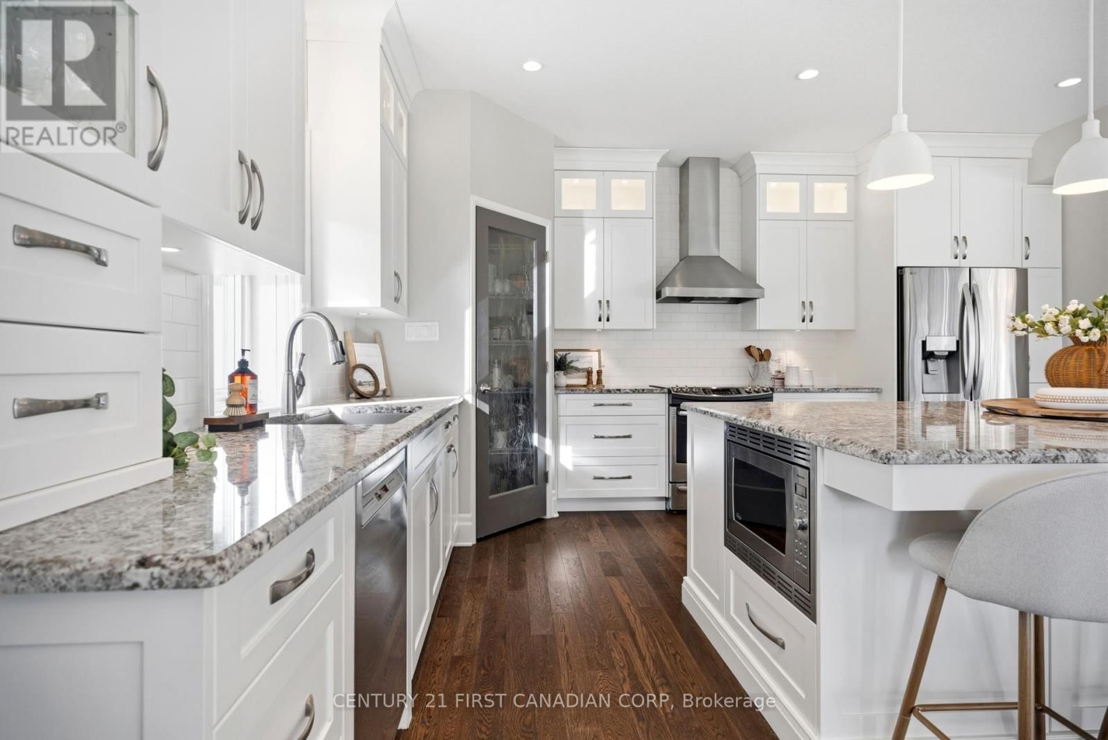 1066 RIVERBEND ROAD Image 10