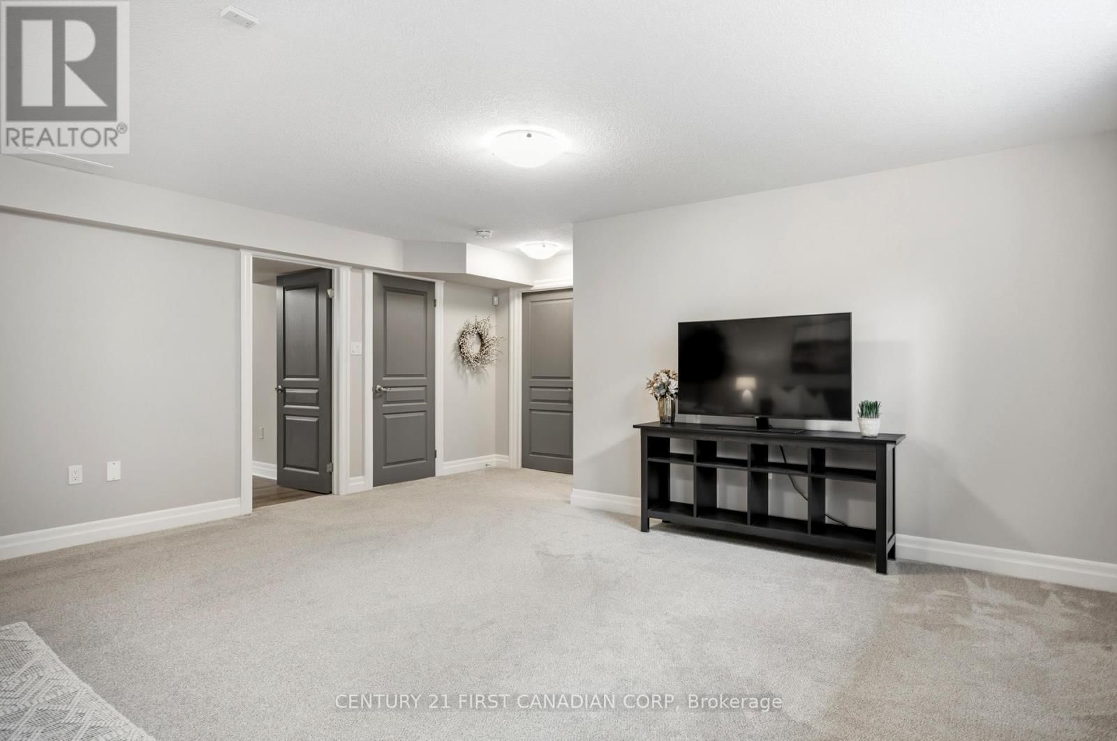 1066 RIVERBEND ROAD Image 28