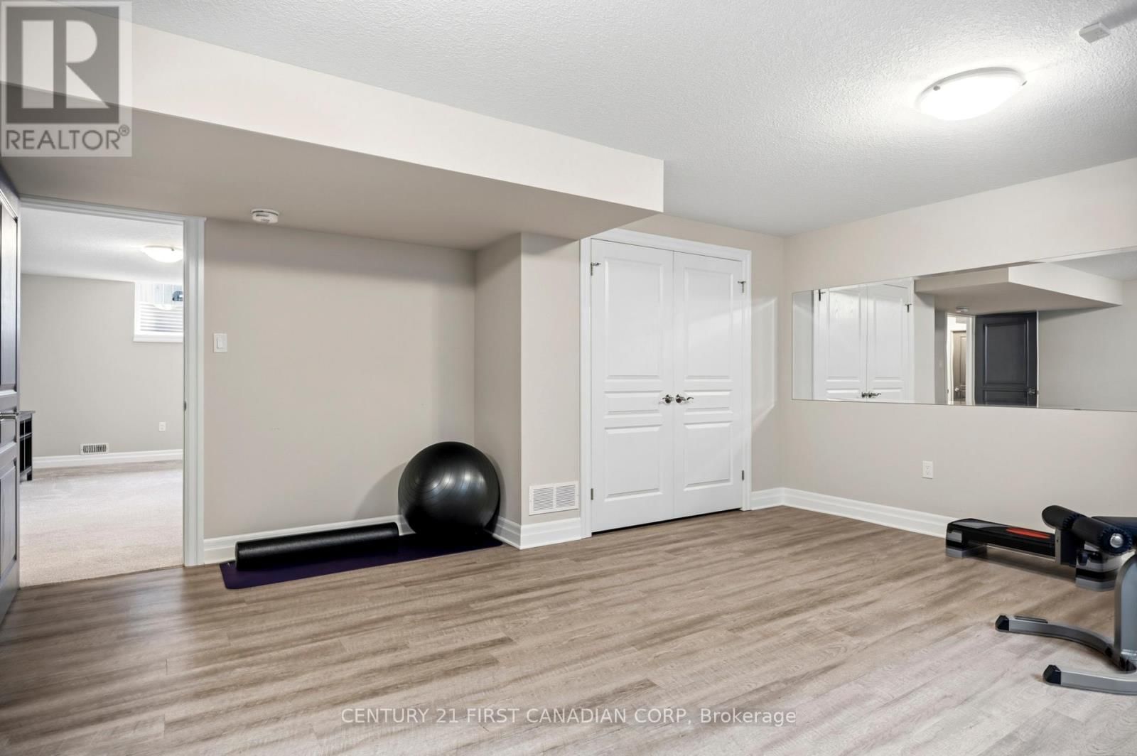 1066 RIVERBEND ROAD Image 30