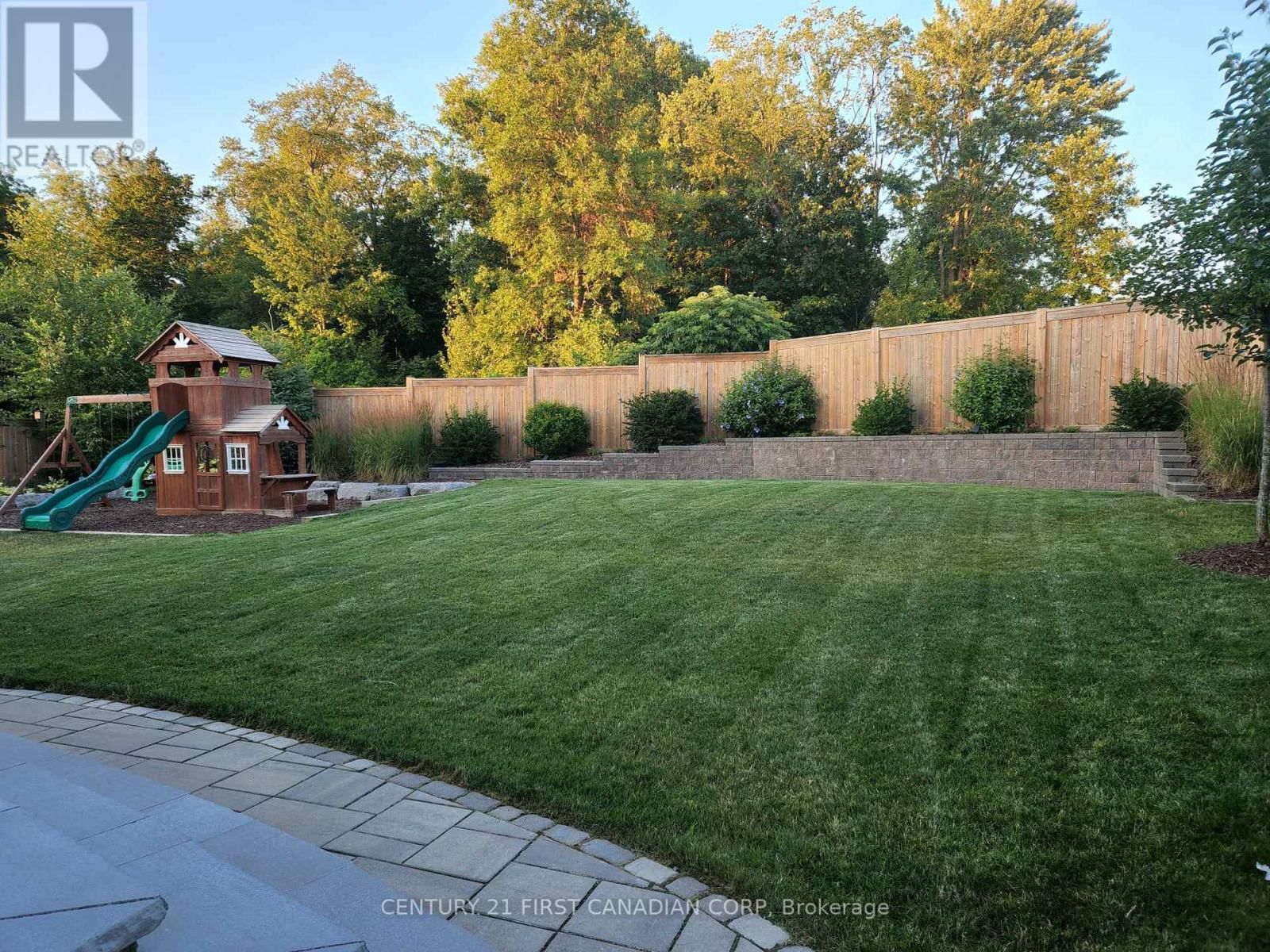 1066 RIVERBEND ROAD Image 38