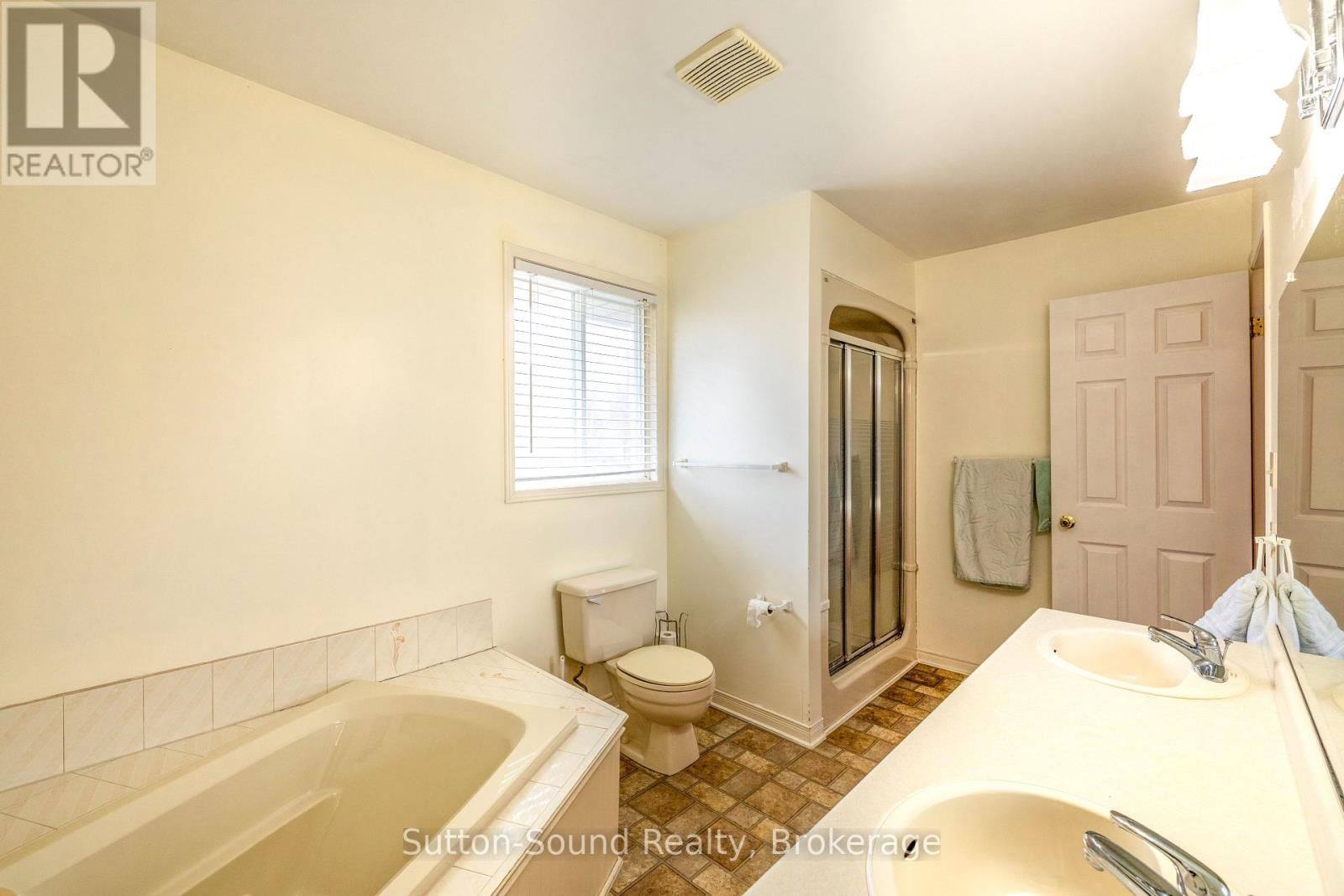 148 FINDEN STREET Image 18