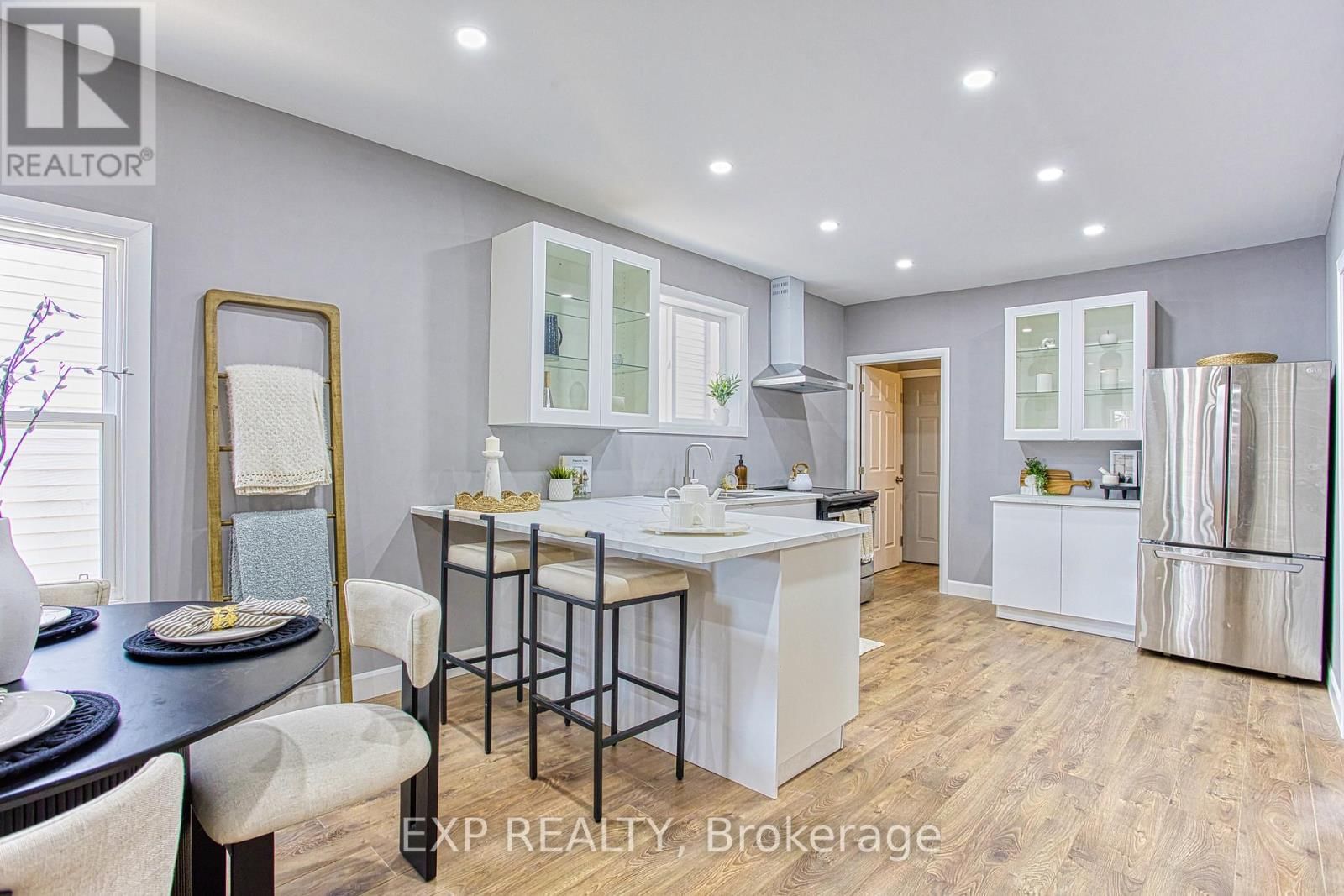 267 ROSSLYN AVENUE NORTH Image 11