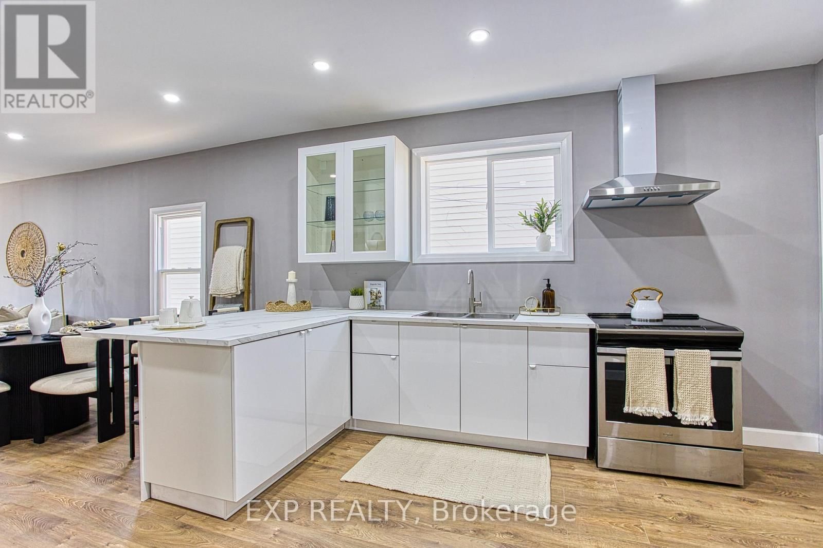 267 ROSSLYN AVENUE NORTH Image 14