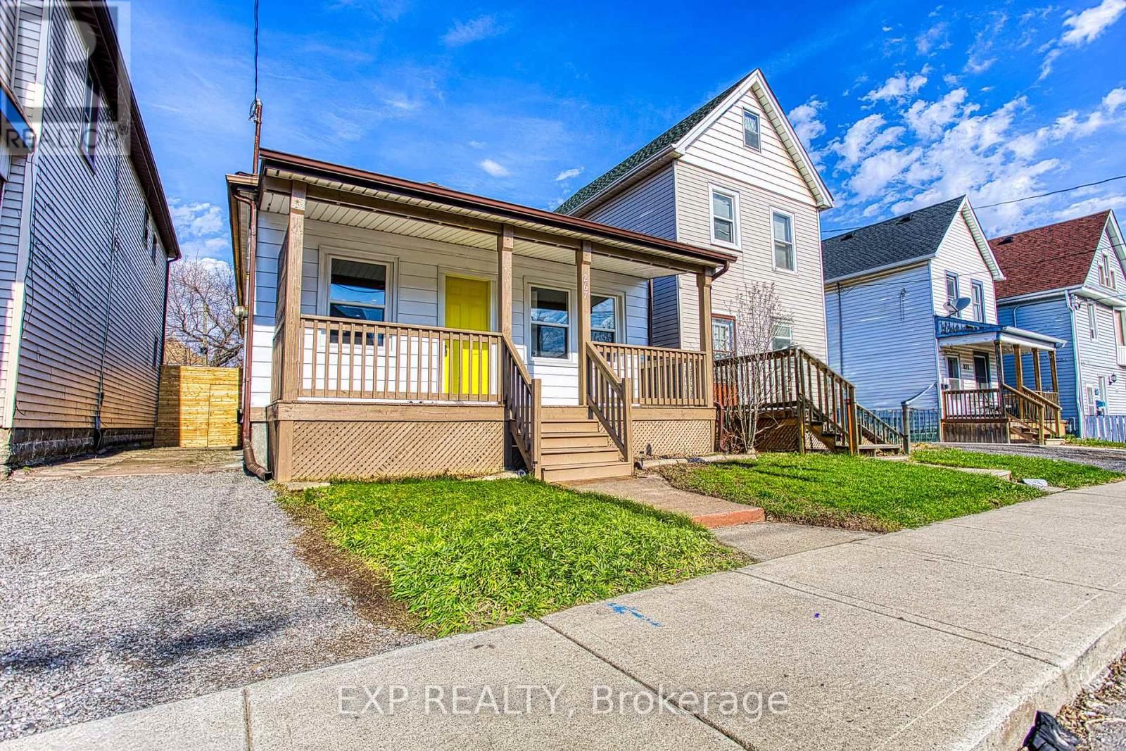 267 ROSSLYN AVENUE NORTH Image 2