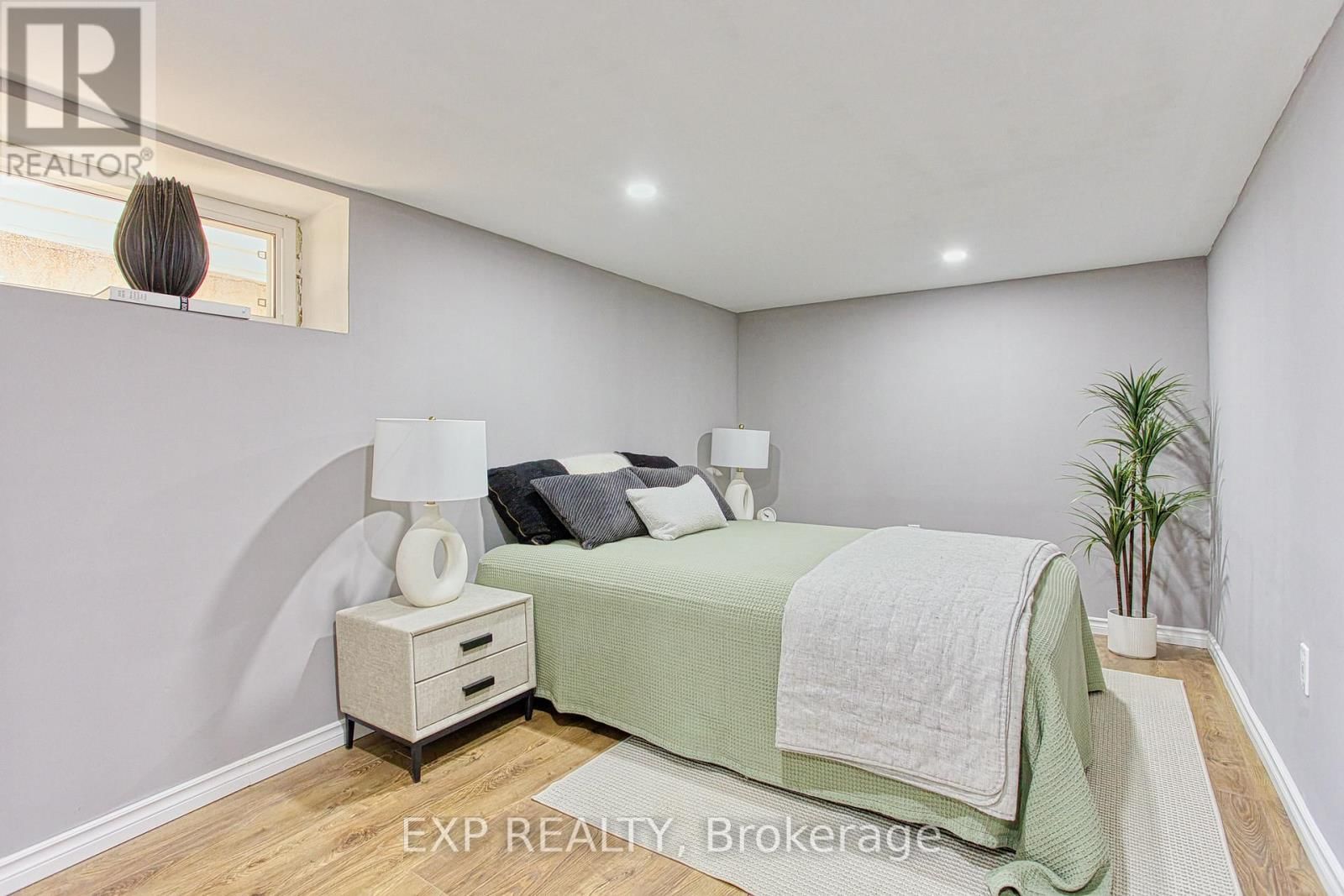 267 ROSSLYN AVENUE NORTH Image 26