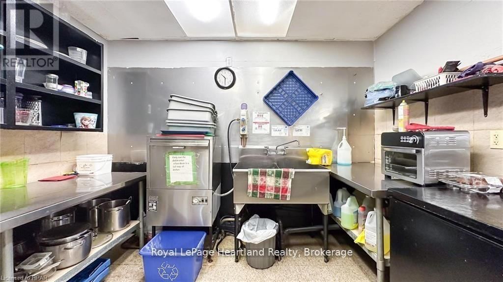 3064 PATRICK STREET Image 12