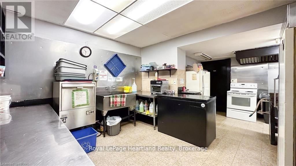 3064 PATRICK STREET Image 15