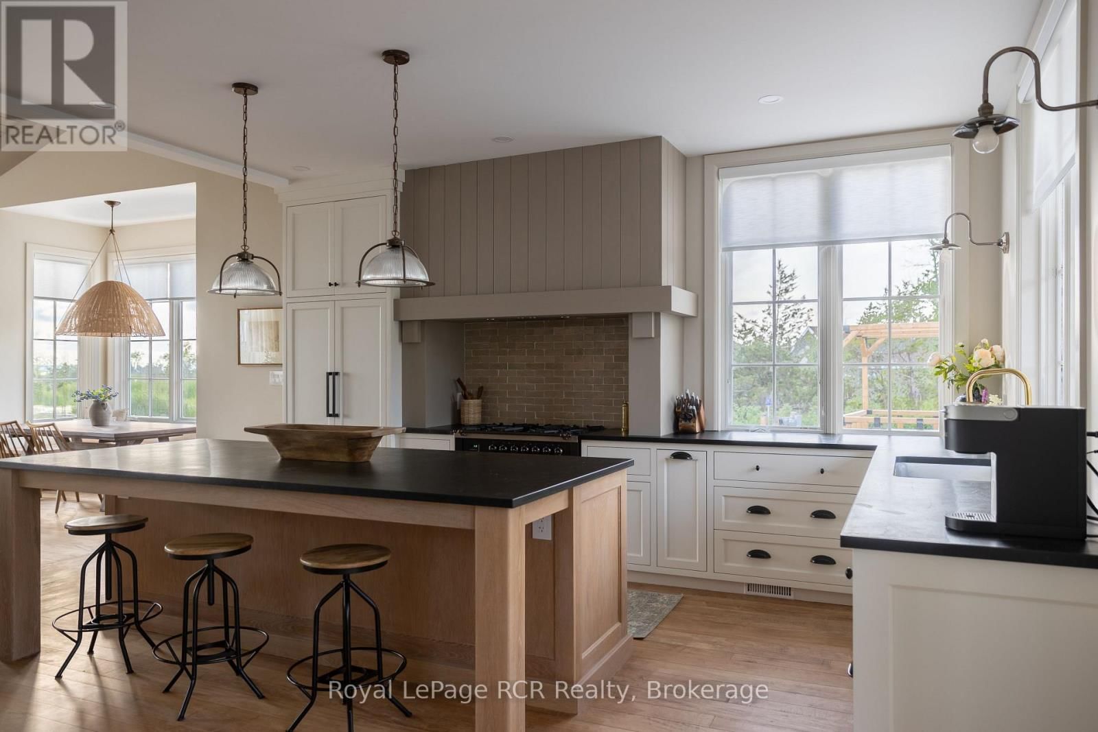 101 EVERGREEN LANE Image 8